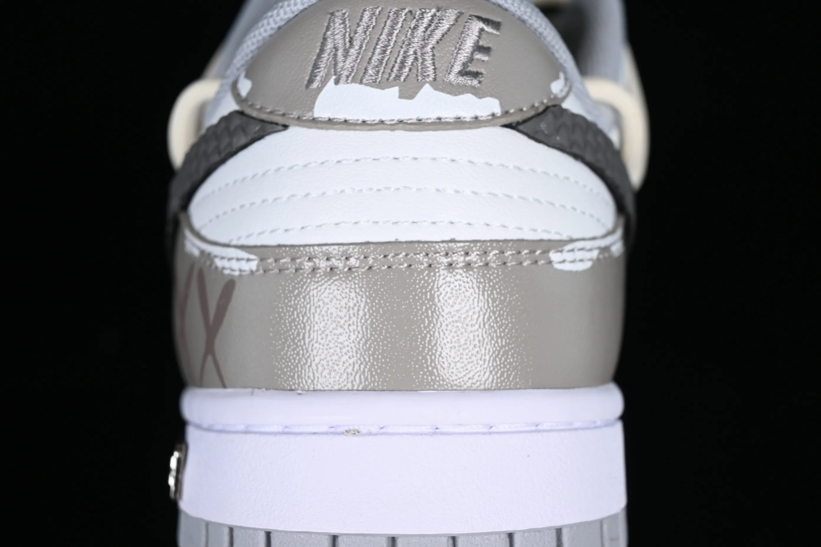 All Categories Nk SB Dunk Series Nk SB Dunk Low Low-top sneakers Customized large box Nk Dunk Low Panda Prank-West Coast Customized version of deconstructed strap retro distressed low-top sneakers DJ6188-003